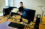 Robin Kim Funder er ansat på kontoret i Høje-Taastrup og er ikke i tvivl, om han magter opgaven. - Foto: Camilla Stephan 