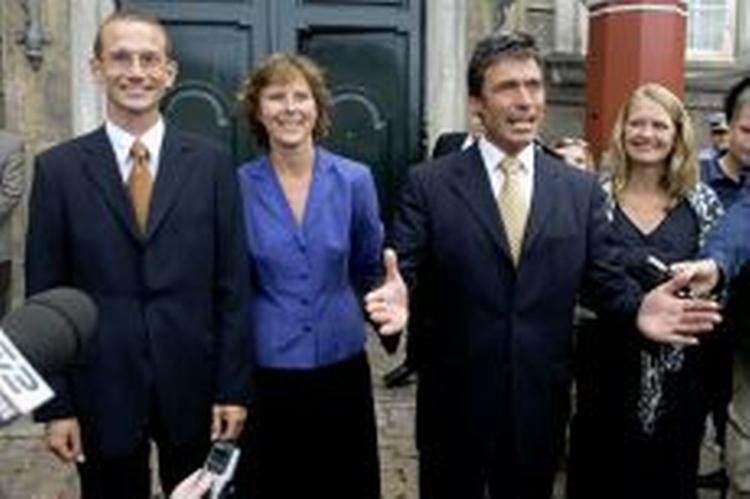 Anders Fogh Rasmussen er godt tilfreds med sit nye ministerhold. - Foto: Peter Hove Olesen 