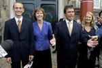Anders Fogh Rasmussen kunne i går præsentere sine tre helt nye ministre for dronningen. - Foto: Peter Hove Olesen 