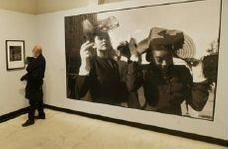 I februar var der en større Magnum-udstilling på Bymuseet i New York, hvor et større udvalg af Cartier-Bressons fotografier var udstillet. - Foto: AP 