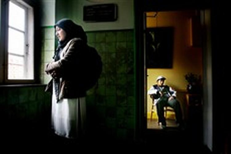 14-årige Sidra har onsdag haft sin første skoledag på en ny skole på Vesterbro. - Foto: Kåre Viemose 