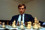 Bobby Fischer i sine stormagtsdage ved skatbrædtet. Nu risikerer han 10 års fængsel og en bøde på 1,6 mio. kr.   Foto: RFS/APA! 