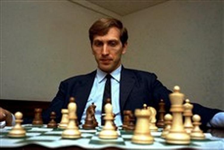Bobby Fischer i sine stormagtsdage ved skatbrædtet. Nu risikerer han 10 års fængsel og en bøde på 1,6 mio. kr.   Foto: RFS/APA! 