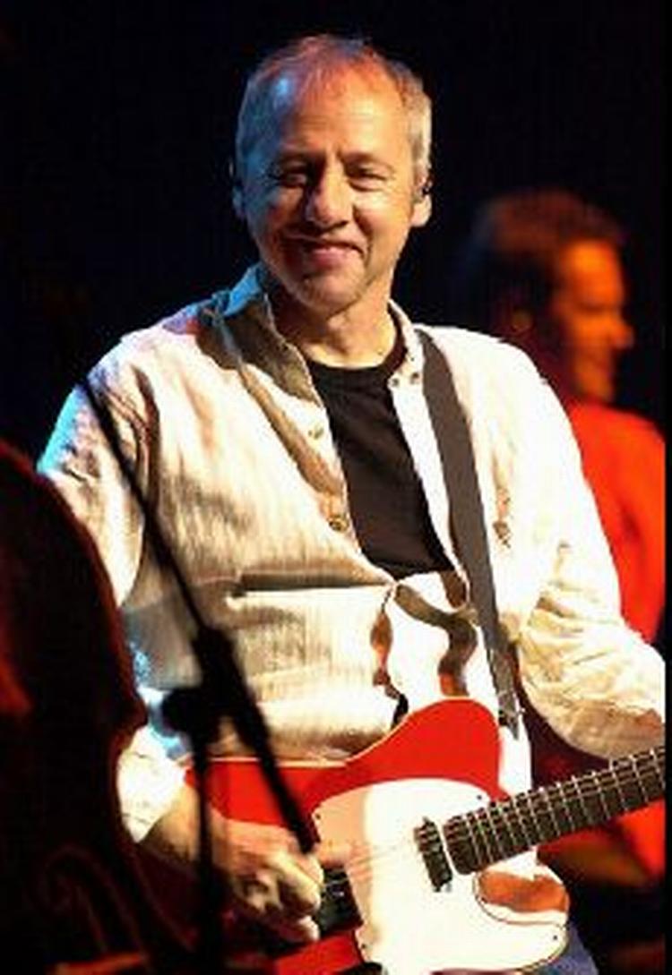 Mark Knopfler var i sin tid med til at grundlægge gruppen Dire Straits. Nu kommer han til Danmark - solo. - Foto: AP 