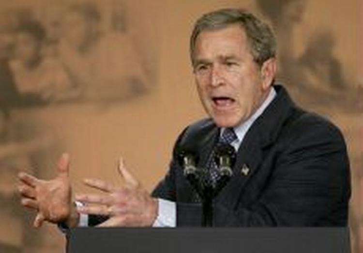 Da George W. Bush blev valgt i 2000 som præsident, blev der sået tvivl om, at det gik retfærdigt til. OSCE vil forsøge at sørge for, at historien ikke gentager sig. - Arkivfoto: AP 