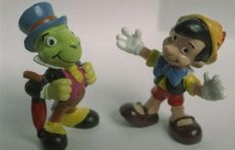 Pinocchio (th.) sammen med sin gode ven Jesper Fårekylling. Nu bliver der åbnet et museum for den lille træmand, hvis næse vokser, når han lyver. - Foto: Jakob Carlsen 