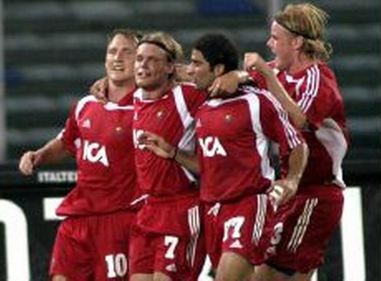 Friederick Stenman, nummer to fra venstre, fejrer sin scoring mod selveste Juventus. - Foto: AP 