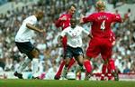 Defoe - i midten - stod for Tottenhams enlige mål mod Liverpool. - Foto: AP 