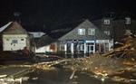 En tre meter høj flodbølge har hærget feriebyen Boscastle. - Foto: AP 