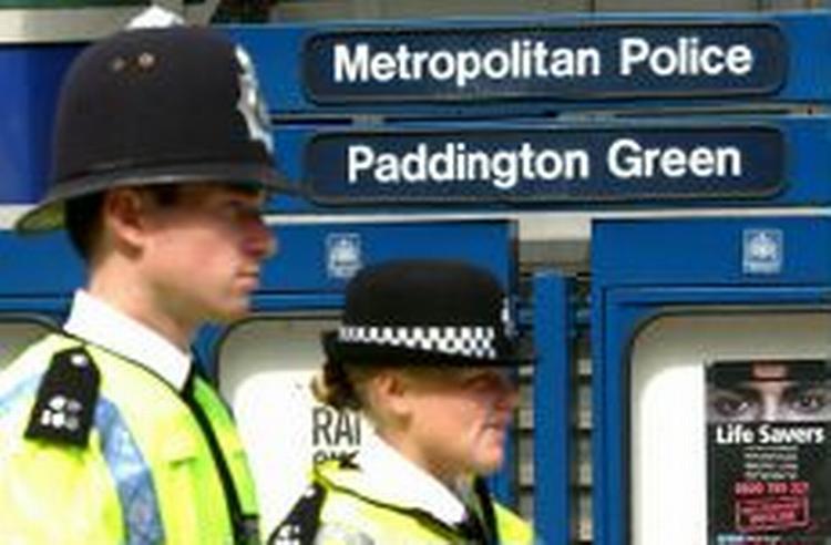 Mændene er siden anholdelserne blevet tilbageholdt på Paddington Green-politistationen i London. - Foto: AP 