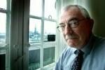 Hug til Uffe for hans forsvar for danske soldaters fremfærd i Irak. - Foto: Jesper Stormly 