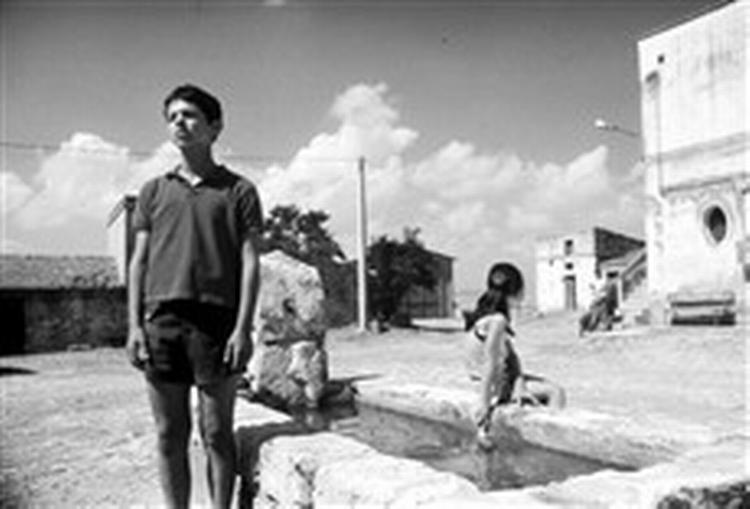 Livet i en italiensk landsby er bestemt ikke for børn, og det får drengen Michele for alvor øjnenen op for, da han finder en kidnappet dreng. - PR-foto: Miracle Film 