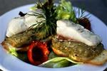 Toast med auberginekompot og stegt multe på salat af agurk og syltede hyben. Bliver serveret som tilbehør til et stegt søtunge fra Strandby. - Foto: Jacob Ehrbahn 