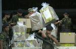 Forseglet - og bevogtet - stemmemateriale fra undersøgelsen af valghandlingen i Venezuela. - Foto: AP 