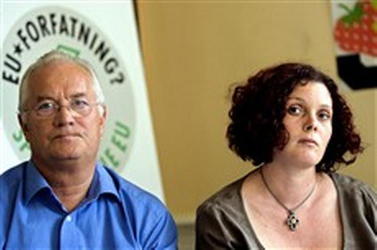 Jens-Peter Bonde siger, at diæterne fra EU er så rundhåndede, at han ikke kommer til at lide nogen nød, selv om hans løn inddrages. - Foto: Peter Hove Olesen 