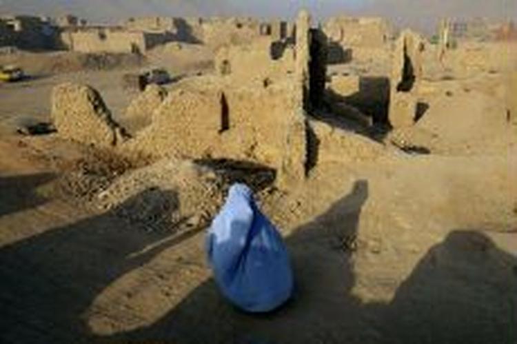 Ifølge regeringen skal der over de kommende fem år bruges 1,2 milliarder kroner på at genopbygge Afghanistan (550 millioner), Sudan (500 millioner) samt Irak (150 millioner). - Foto: AP 