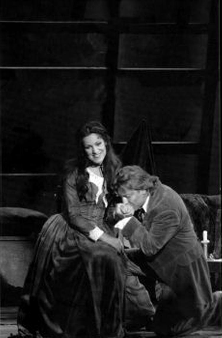 Angela Gheorghiu og Roberto Alagna i Den Jyske Operas opsætning af 'La Bohème' i 2003. - Foto fra bogen. 