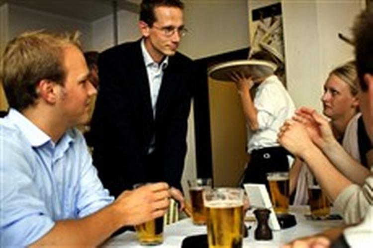 Skatteminister Kristian Jensen (V) på Café Europa. - Foto: Peter Hove Olesen 