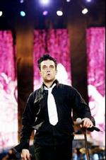 Robbie Williams lægger ikke fingrene i mellem, når han hudfletter de to brødre fra Oasis. - Foto: Thomas Borberg 