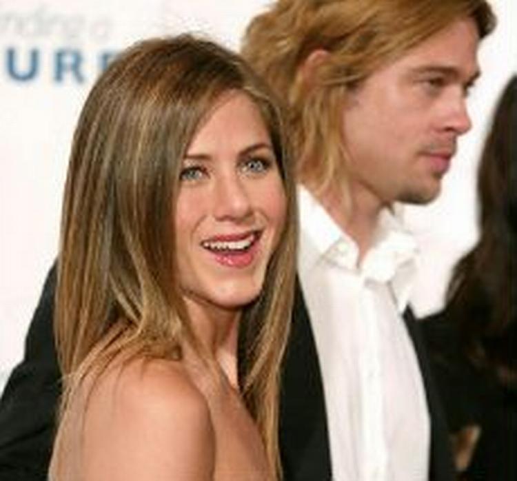 Ikke alene har Jennifer Aniston scoret Brad Pitt, hun har også hentet boksen på sin medvirken i tv-serien Friends. - Foto: APA! 