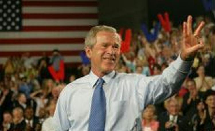 George W. Bush vil blive mødt af en række demonstrationer i New York, hvor republikanerne holder deres konvent. - Foto: AP 