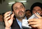 Hamed al-Khafaf, der er talsmand for al-Sistani, fortæller om den indgåede fredsaftale. - Foto: AP 
