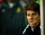 Cheftræner Michael Laudrup er langt fra tilfreds med spillernes indsats. - Foto: Jens Dresling. 