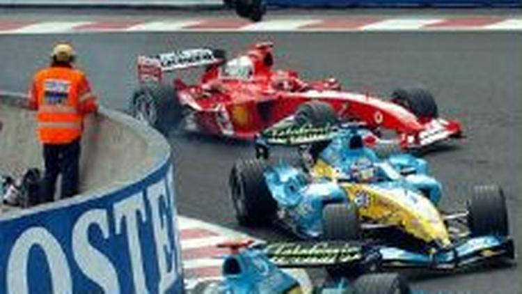 Schumacher i sin røde Ferrari under det belgiske løb. - Foto: AP 