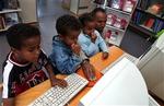 Pengene fra Gates Foundation gives til Århus-bibliotekerne, fordi de arbejder målrettet på at sikre fri internetadgang til alle samfundsgrupper   også flygtninge og indvandrere. - Foto: Chilli 