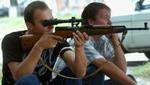 Politiets snigskytter har omringet skolen i Beslan. - Foto: AP 