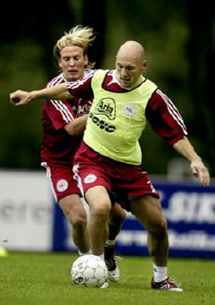 Den danske midtbane skal styres af Christian Poulsen og Thomas Gravesen. - Foto: Jakob Ehrbahn 