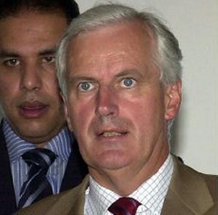 Barnier forsikrer, at de to franske gidsler er i live og efter omstændighederne har det godt. - Foto: AP 