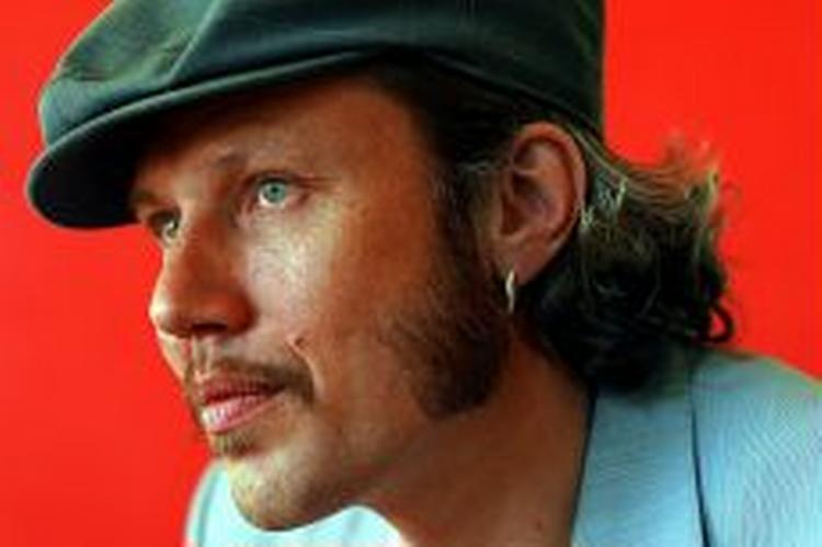 PROVOKATØREN. Fra sin base i Berlin har Carl-Johan Vallgren ristet sit fædreland over en sagte ild. De svenske medier har kvitteret med at stemple ham som en ny Strindberg.   Foto: Lars Hansen 