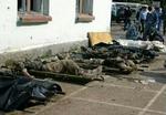 Langt over 300 mennsker mistede livet under kampene i Beslan. - Foto; AP 