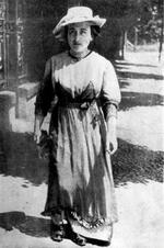 FAST PENSUM. Bibliopaten har adskillige jævnaldrende, der ikke kom gennem studierne uden et solidt kendskab til Rosa Luxemburg.   Historisk foto 