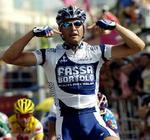 Fassa Bortolos Petacchi glæder sig over den tredje etapesejr i årets Spanien Rundt. - Foto: AP 