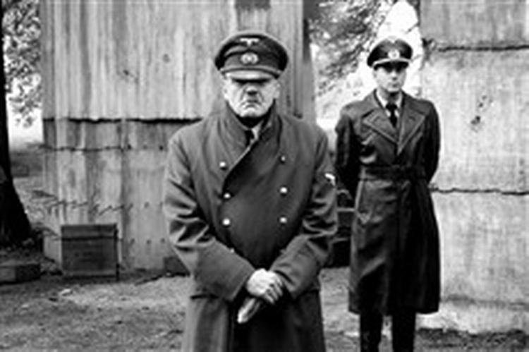 Den schweiziske skuespiller Bruno Ganz spiller Føreren. 