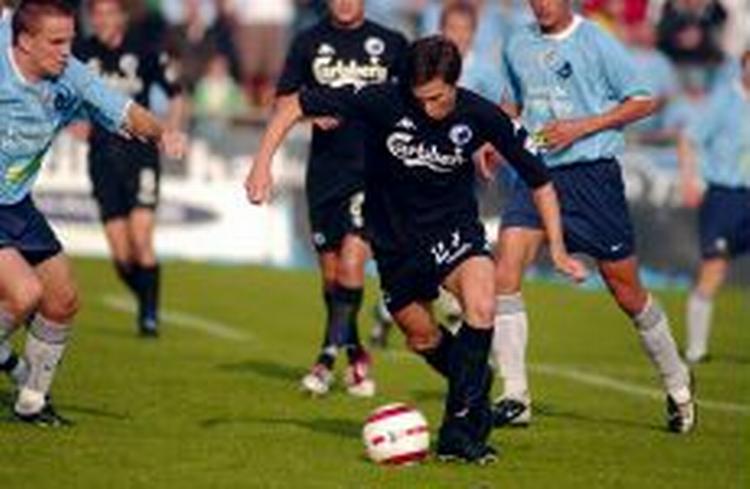 FC Københavns Jesper Bech har bolden for fødderne, men ind i mål ville den altså ikke denne eftermiddag i Randers. - Foto: Rasmus Baaner 