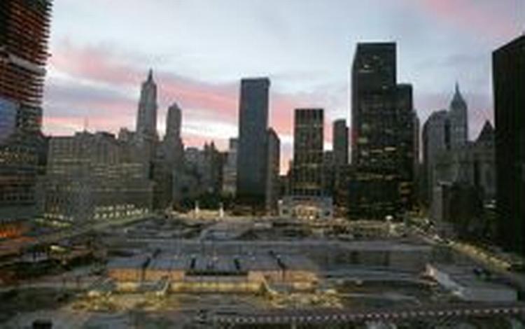 Solopgang ved Ground Zero, hvor tvillingetårnene i World Trade Center lå. - Foto: AP 