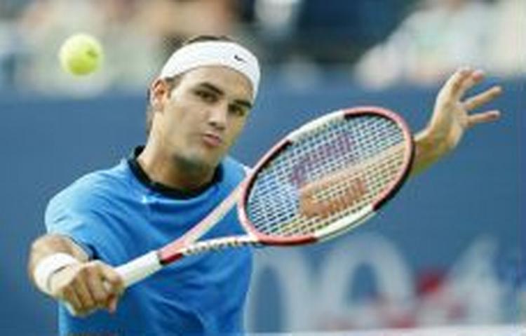 Tim Henman forsøgte alt, men Federer leverede den ene fænomenale vinder efter den anden. - Foto: AP 