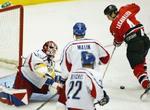 Lecavalier (rød) i helt fri position...- Foto: AP 