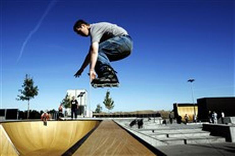 »Ramperne er gode nok. Men resten er fandeme ikke brugervenligt!«, siger den danske verdensmester i skateboard, Rune Glifberg. Martin Christensen (på billedet), der kommer på banen seks gange om ugen, er enig.   Foto: Mads Nissen 