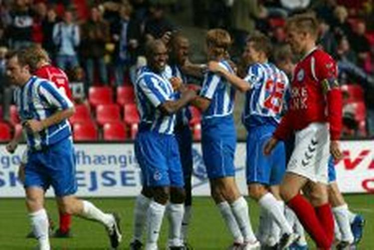 Fynsk jubel efter Martin Borres scoring til 2-0. - Foto: Erik Kragh 