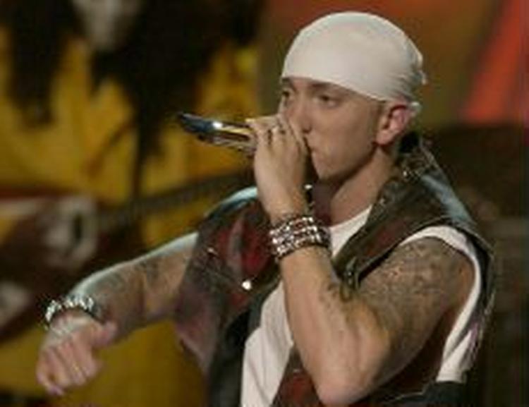 Eminem rapper live til et MTV-show. - Foto: AP 