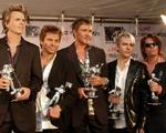 Duran Duran, der her modtager i mtv-pris sidste år, er tilbage i samme lineup, og samme stil som dengang i firserne. - Foto: AP 