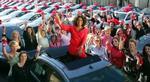 Oprah Winfrey - og en masse biler. - Foto: AP 