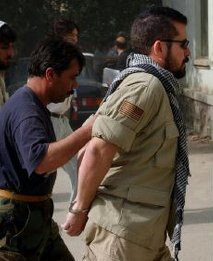48-årige Jonathan Idema ankommer til retten i Kabul. - Foto: AP 