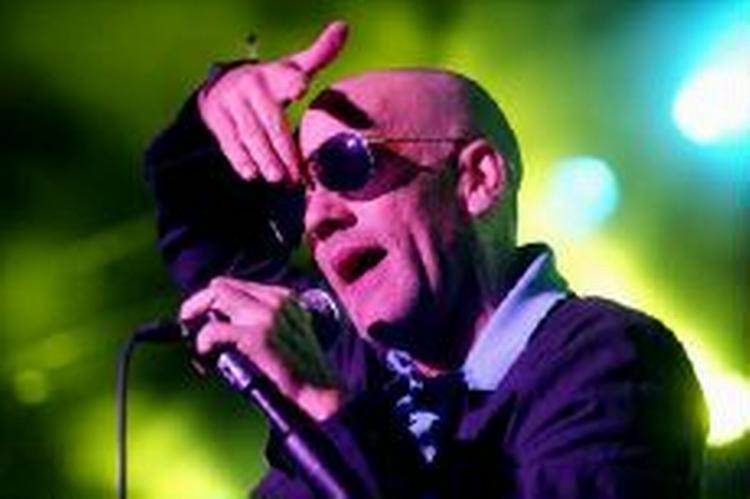 Michael Stipe og resten af R.E.M. kan opleves i Forum 16. februar 2005. - Foto: Nikolai Svane 