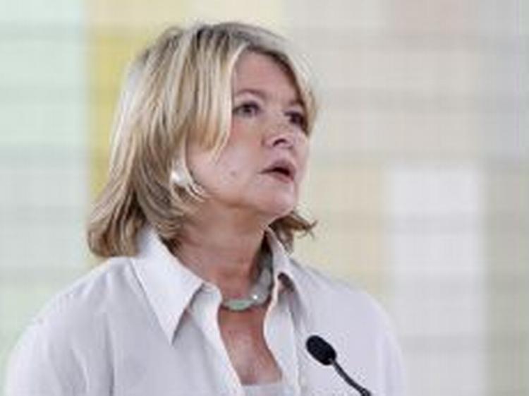Martha Stewart på pressekonferencen, hvor hun oplyste, at hun alligevel ikke vil appellere sin dom på fem måneders fængsel - Foto: AP 