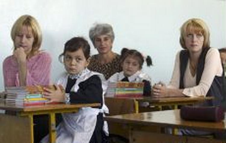 Ikke mange elever mødte op på skole nr. 6 i Beslan. - Foto: AP 